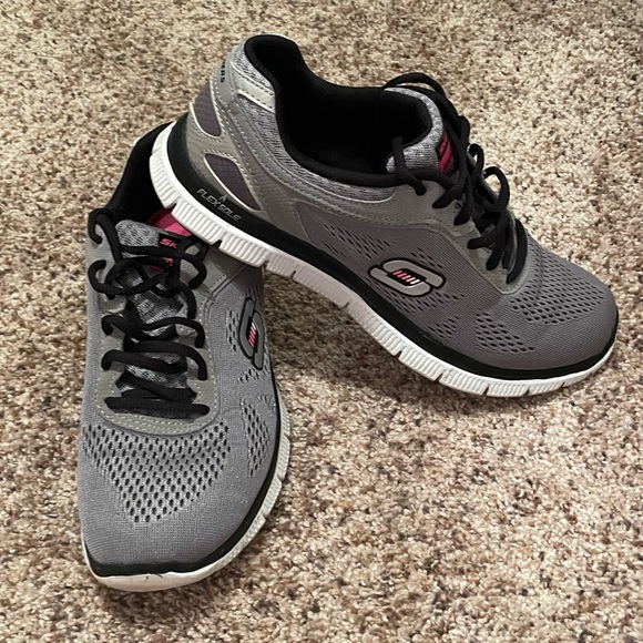 Sketchers Sneakers - Picture 4 of 6